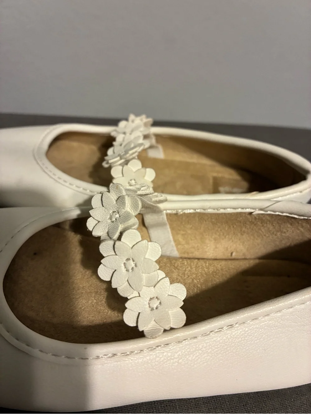 Girls White Floral Strap Mary Jane Shoes size 10